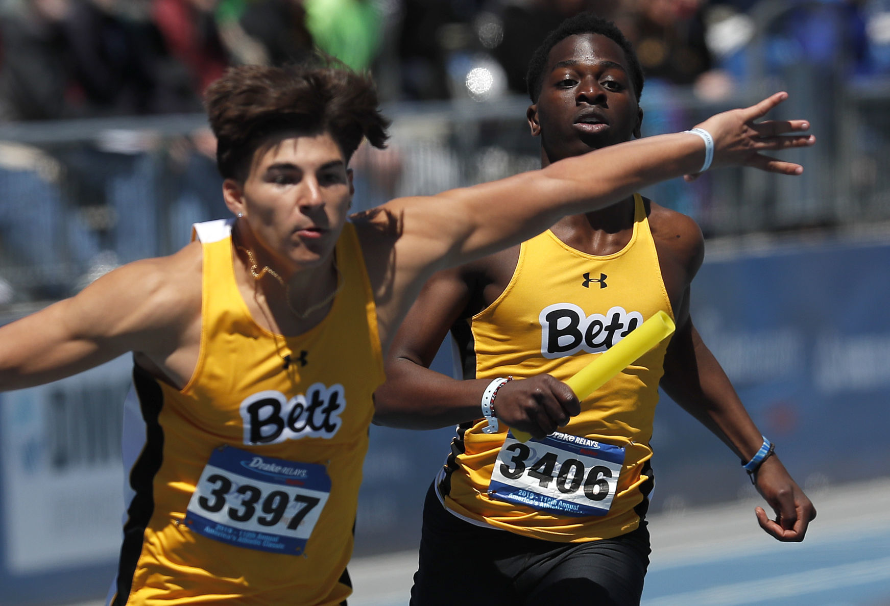 042518mp-DrakeRelays-boys-4x200-1